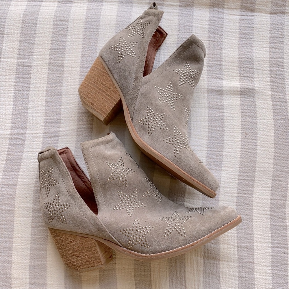 Jeffrey Campbell light grey suede STAR RIVET boots. Barely worn and super cute.